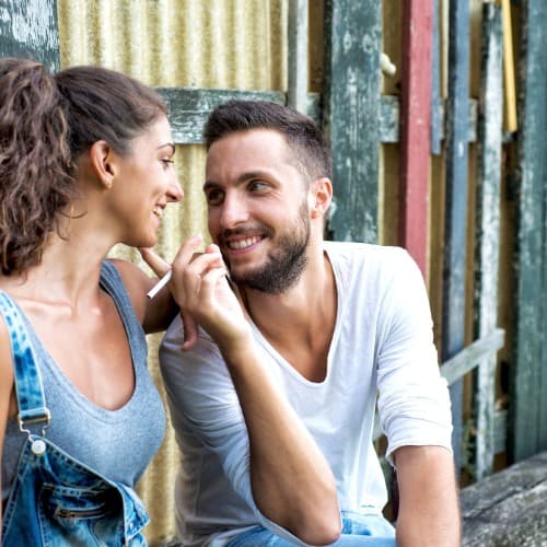 Wie zeigen Frauen Interesse (an einem Mann)?